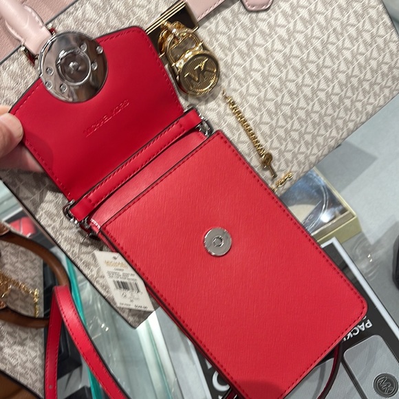 Michael Kors Carmen Small Logo Smartphone Crossbody Bag
Bright Red
NWT - Picture 10 of 16